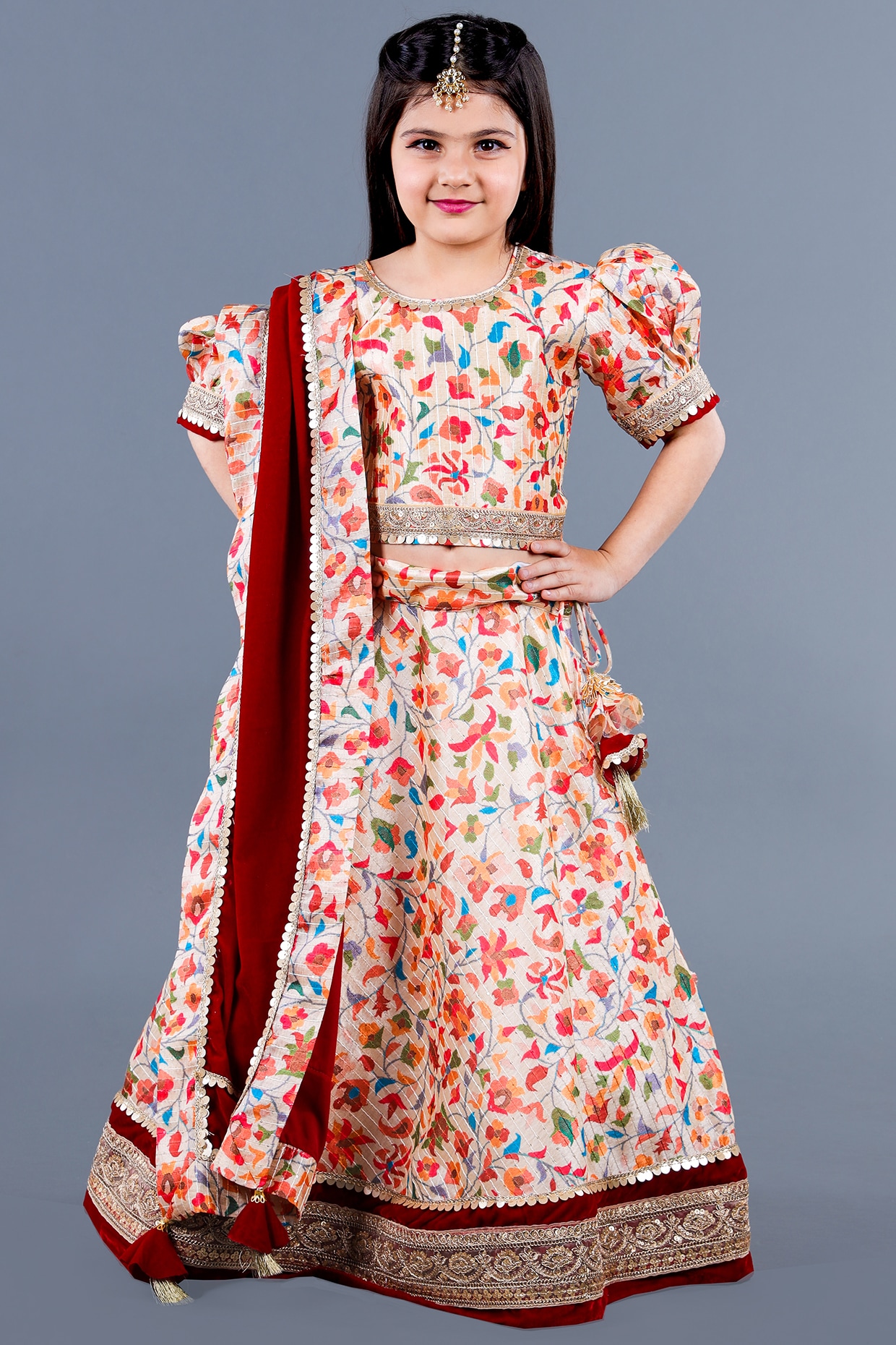 Sari with 3/4 length-sleeve blouse. Love the proportions. | Indian fashion,  Fashion, Indian outfits