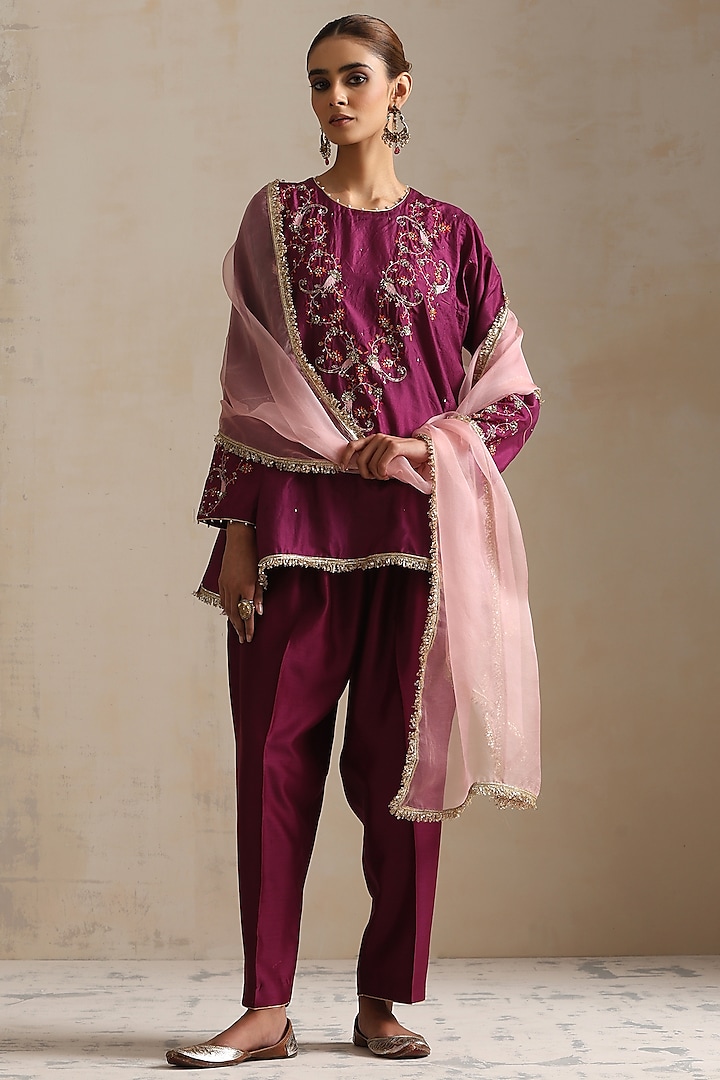 Purple Silk Thread Embroidered Kurta Set by Shikha Mehta at Pernia's Pop Up Shop