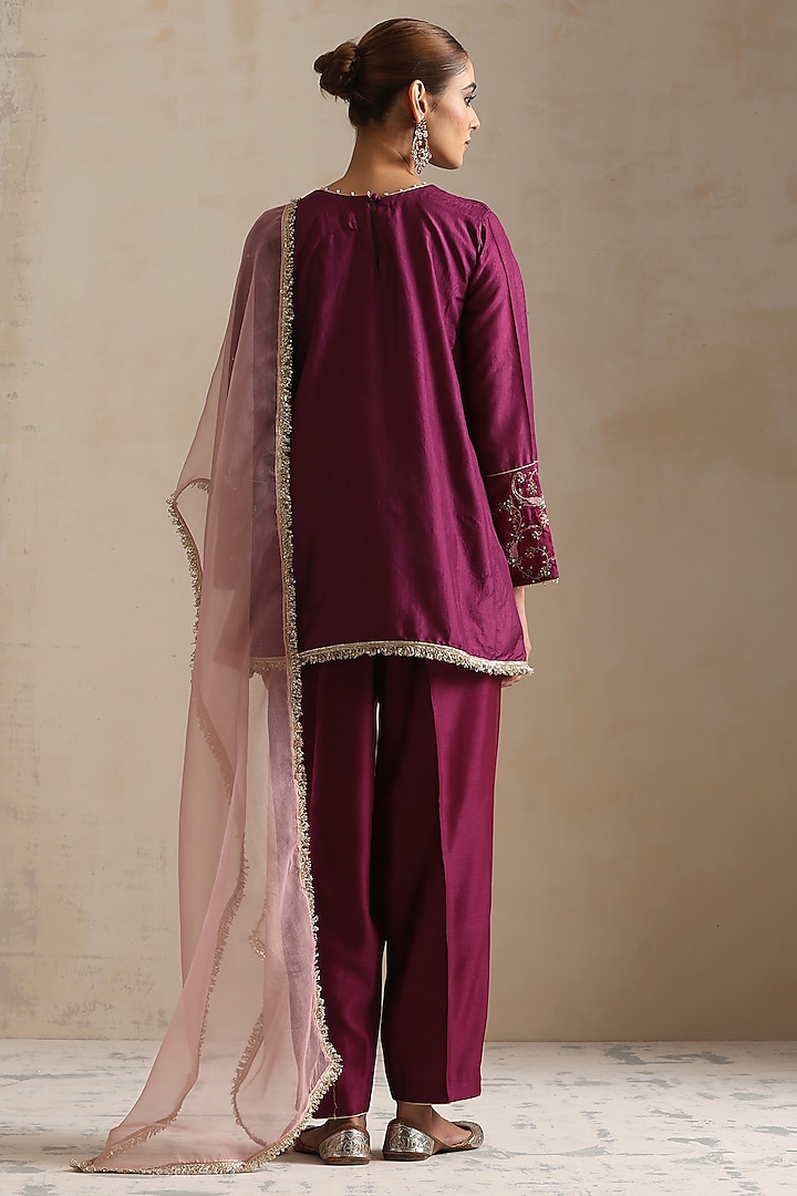 Purple Silk Thread Embroidered Kurta Set by Shikha Mehta at Pernia's Pop Up Shop