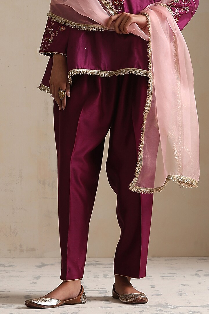 Purple Silk Thread Embroidered Kurta Set by Shikha Mehta at Pernia's Pop Up Shop