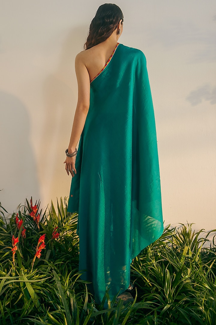Emerald Silk Chanderi Embroidered One-Shoulder Kaftan Set by Shikha Mehta at Pernia's Pop Up Shop