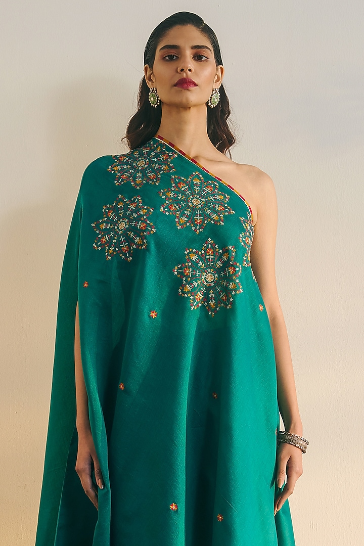 Emerald Silk Chanderi Embroidered One-Shoulder Kaftan Set by Shikha Mehta at Pernia's Pop Up Shop