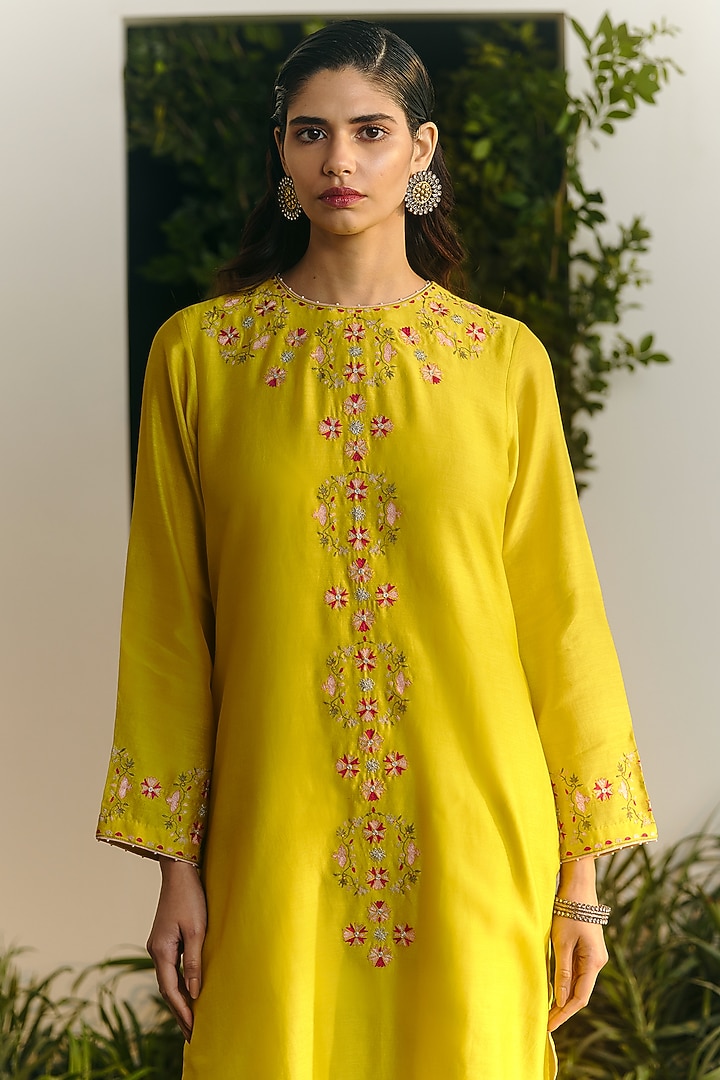 Yellow Silk Chanderi Thread Embroidered Straight Kurta Set by Shikha Mehta at Pernia's Pop Up Shop