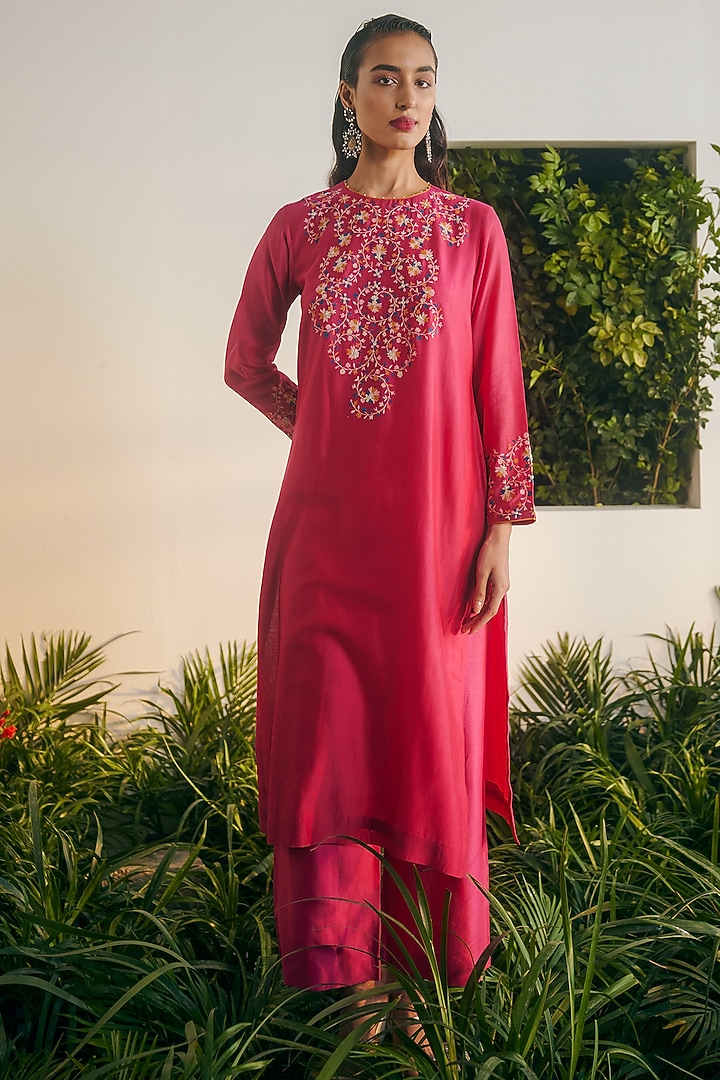 Fuchsia Silk Chanderi Embroidered Kurta Set by Shikha Mehta at Pernia's Pop Up Shop