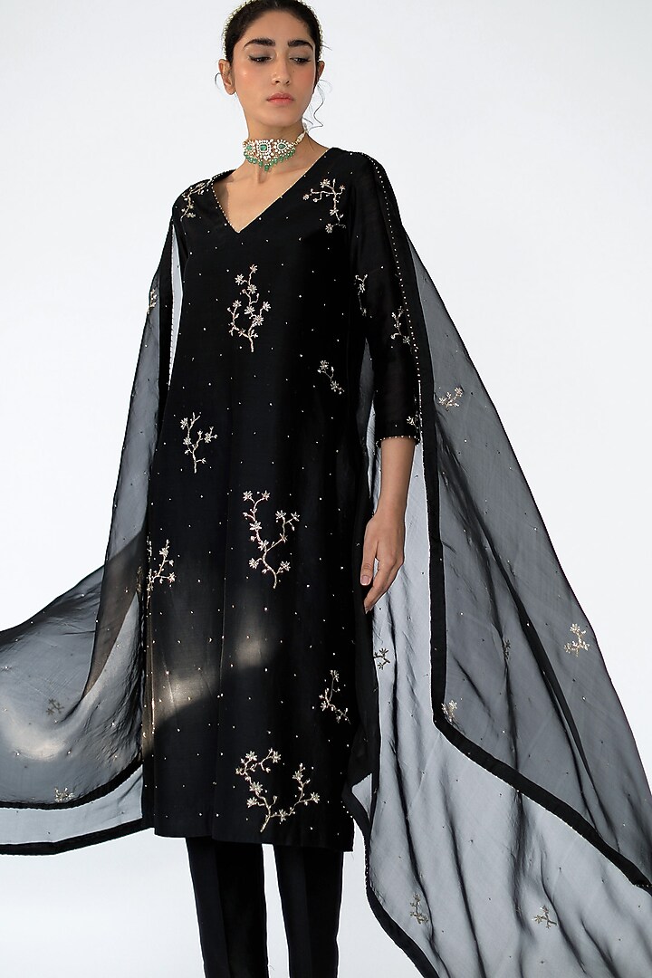 Black Handcrafted Kurta Set by Shikha Mehta at Pernia's Pop Up Shop