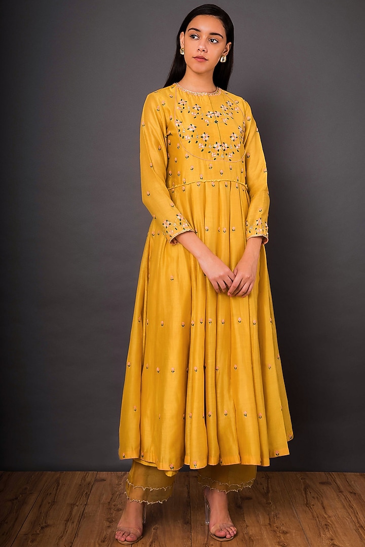 Mustard Yellow Embroidered Peshwa Kurta Set by Shikha Mehta at Pernia's Pop Up Shop