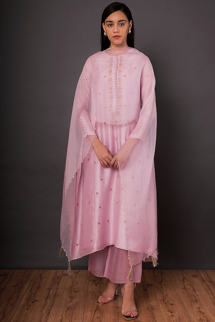 Lilac Embroidered Side Panelled Kurta Set by Shikha Mehta at Pernia's Pop Up Shop