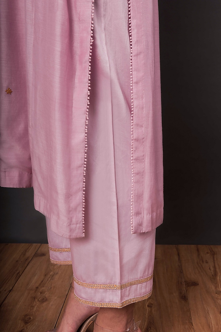 Lilac Embroidered Pleated Kurta Set by Shikha Mehta at Pernia's Pop Up Shop