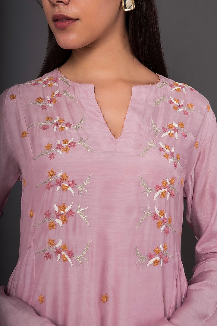 Lilac Embroidered Pleated Kurta Set by Shikha Mehta at Pernia's Pop Up Shop