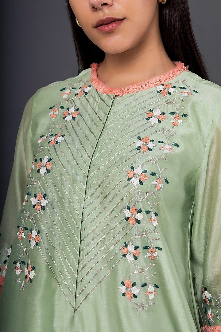 Green Embroidered Kurta Set by Shikha Mehta at Pernia's Pop Up Shop