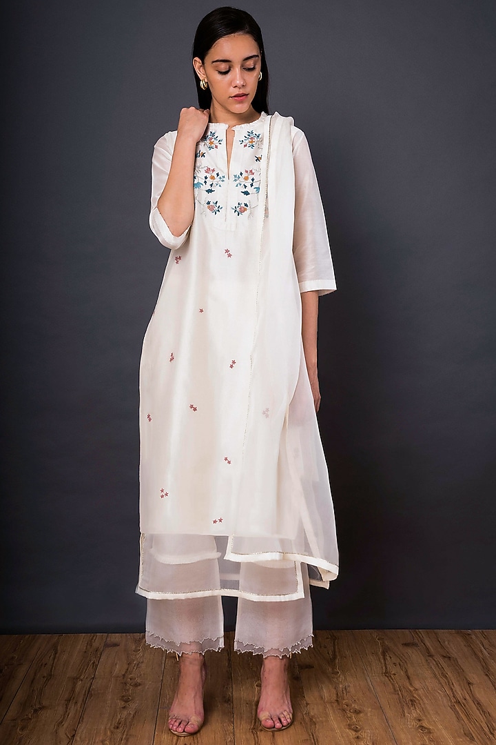 Ivory Embroidered Kurta Set by Shikha Mehta at Pernia's Pop Up Shop