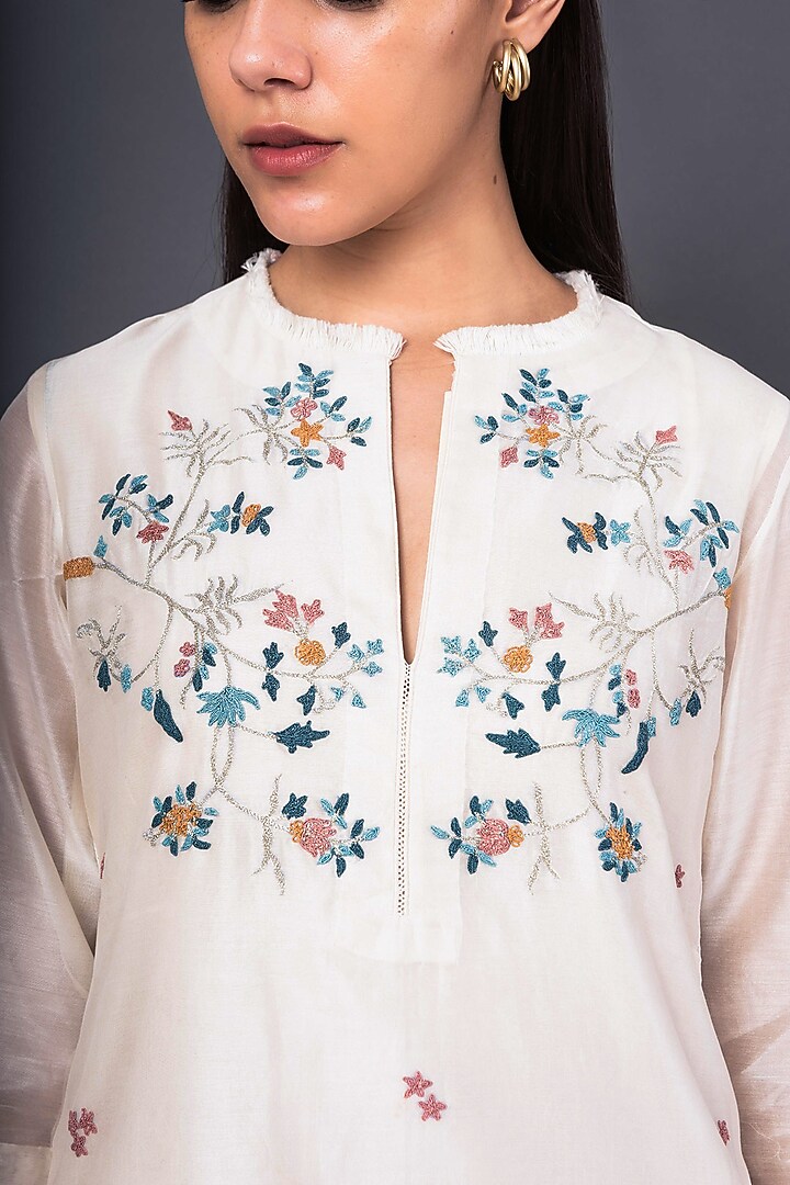 Ivory Embroidered Kurta Set by Shikha Mehta at Pernia's Pop Up Shop