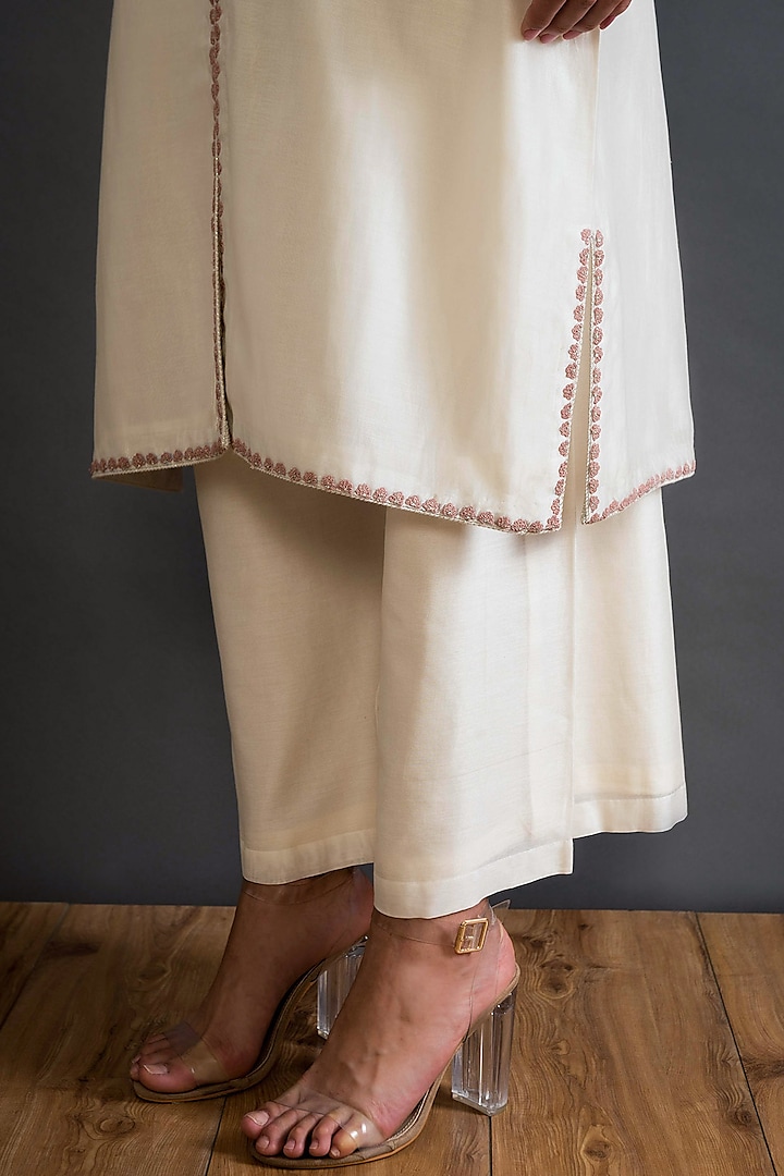 Ivory Floral Embroidered Kurta Set by Shikha Mehta at Pernia's Pop Up Shop