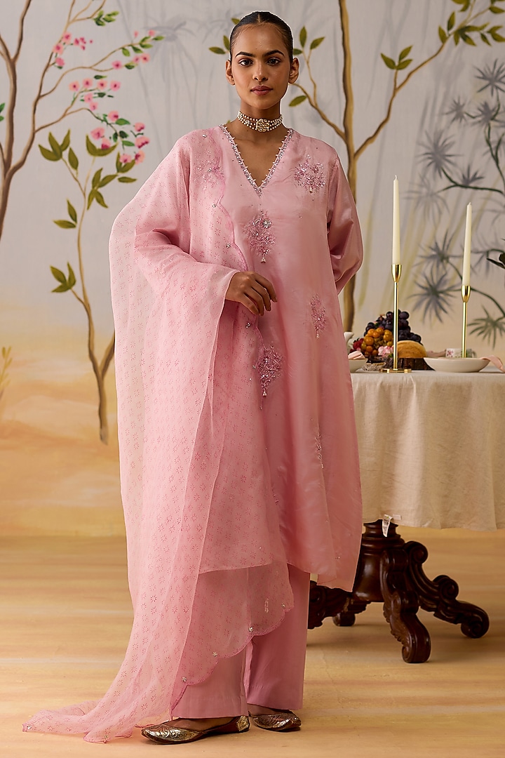 Lilac Silk Thread Hand Embroidered Kurta Set by Shikha Mehta at Pernia's Pop Up Shop