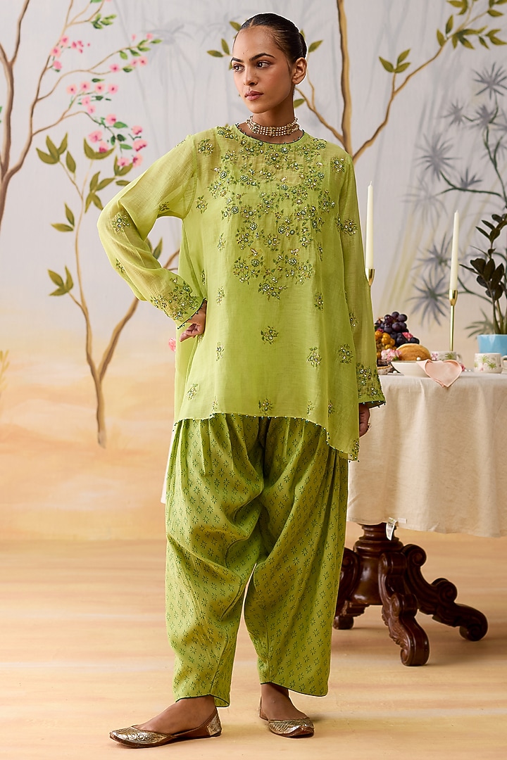 Green Mul Chanderi Hand Embroidered Kurta Set by Shikha Mehta at Pernia's Pop Up Shop