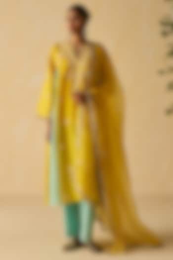 Yellow Silk Chanderi Thread Embroidered Kurta Set by Shikha Mehta at Pernia's Pop Up Shop