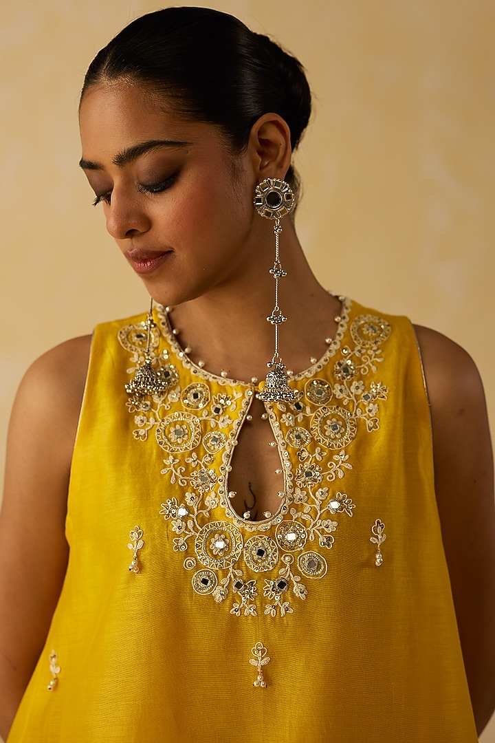 Yellow Silk Chanderi Embroidered Kurta Set by Shikha Mehta at Pernia's Pop Up Shop