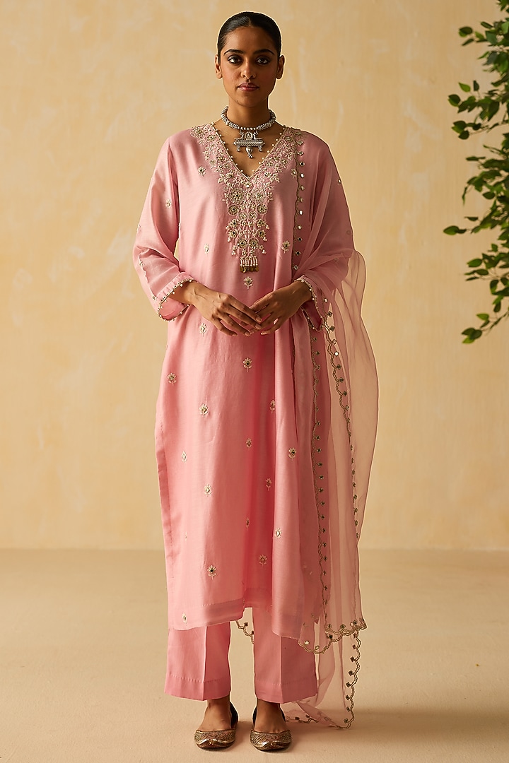 Lilac Silk Chanderi Embroidered Kurta Set by Shikha Mehta at Pernia's Pop Up Shop