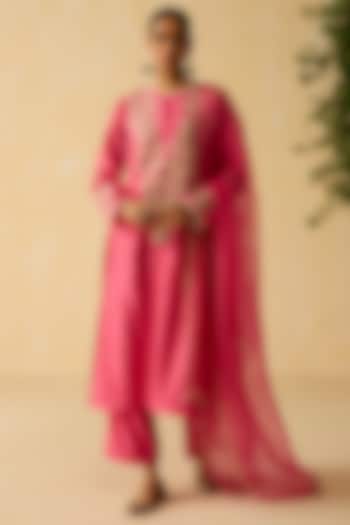 Pink Silk Chanderi Thread Embroidered Kurta Set by Shikha Mehta at Pernia's Pop Up Shop