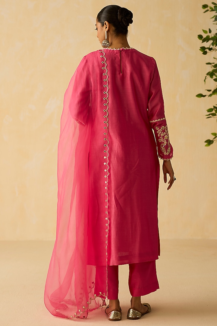 Pink Silk Chanderi Thread Embroidered Kurta Set by Shikha Mehta at Pernia's Pop Up Shop