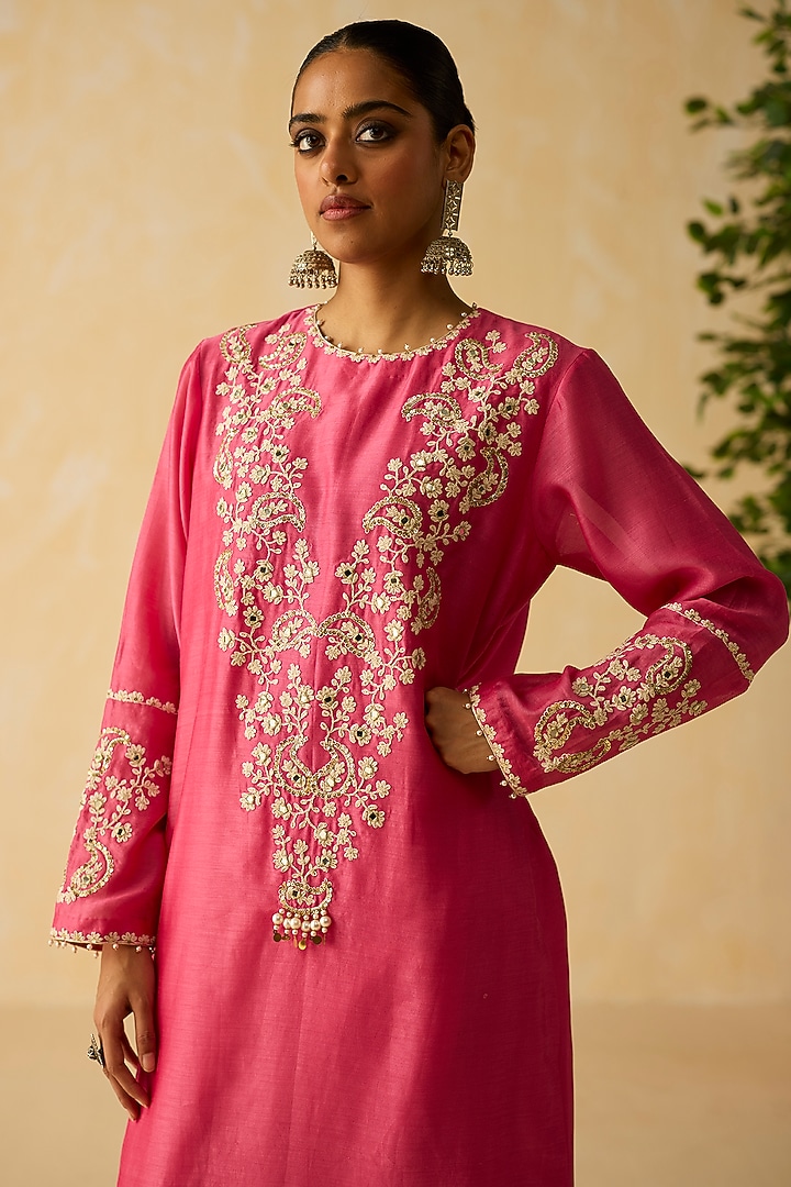 Pink Silk Chanderi Thread Embroidered Kurta Set by Shikha Mehta at Pernia's Pop Up Shop