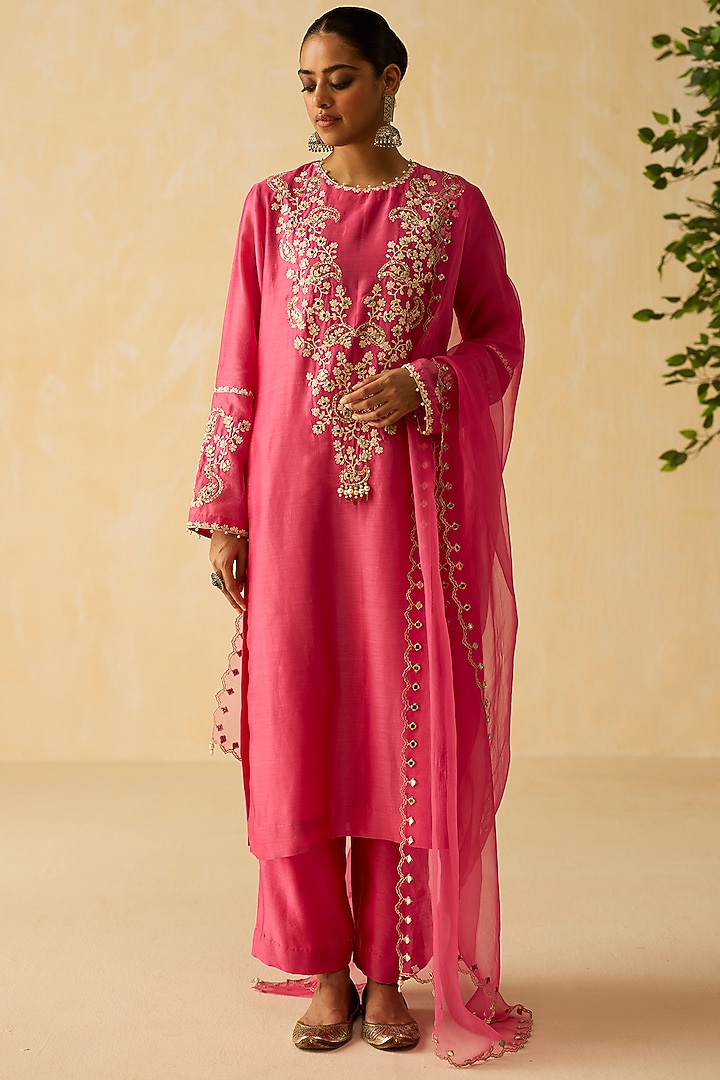 Pink Silk Chanderi Thread Embroidered Kurta Set by Shikha Mehta at Pernia's Pop Up Shop