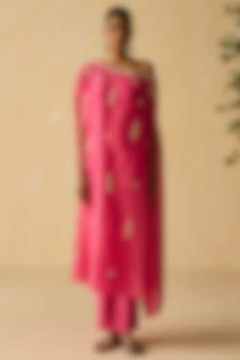 Pink Silk Chanderi Embroidered Off-Shoulder Kaftan Set by Shikha Mehta at Pernia's Pop Up Shop