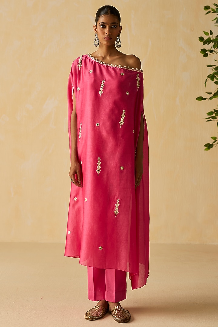 Pink Silk Chanderi Embroidered Off-Shoulder Kaftan Set by Shikha Mehta at Pernia's Pop Up Shop