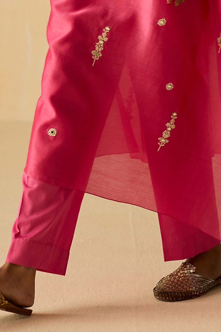 Pink Silk Chanderi Embroidered Off-Shoulder Kaftan Set by Shikha Mehta at Pernia's Pop Up Shop