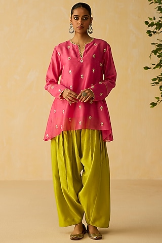 Pink Silk Chanderi Embroidered Kurta Set by Shikha Mehta