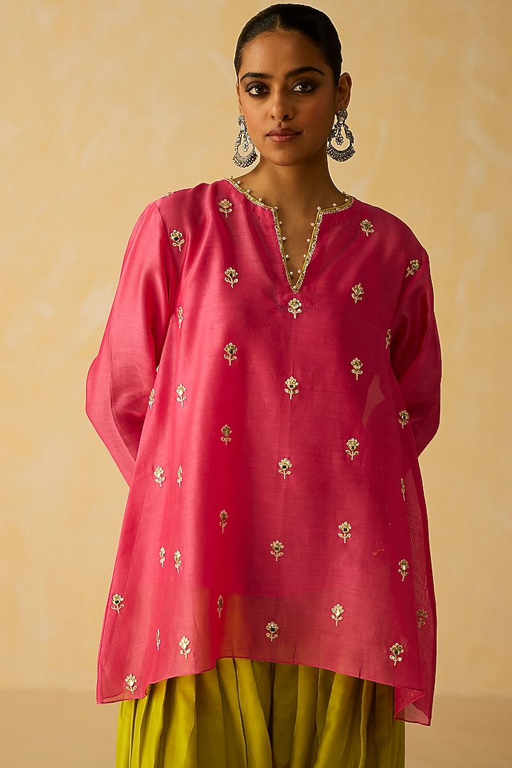 Pink Silk Chanderi Embroidered Kurta Set by Shikha Mehta at Pernia's Pop Up Shop