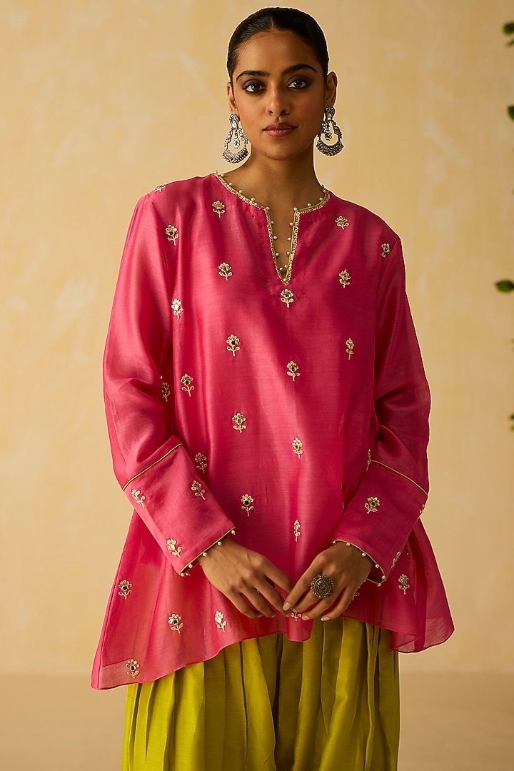 Pink Silk Chanderi Embroidered Kurta Set by Shikha Mehta at Pernia's Pop Up Shop