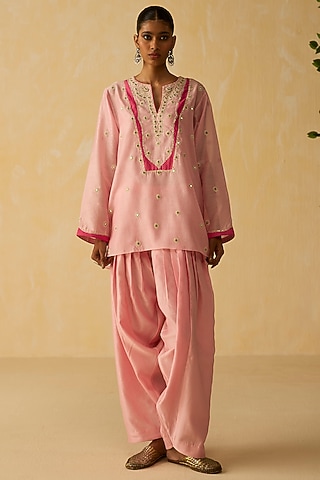Lilac Silk Chanderi Embroidered Kurta Set by Shikha Mehta