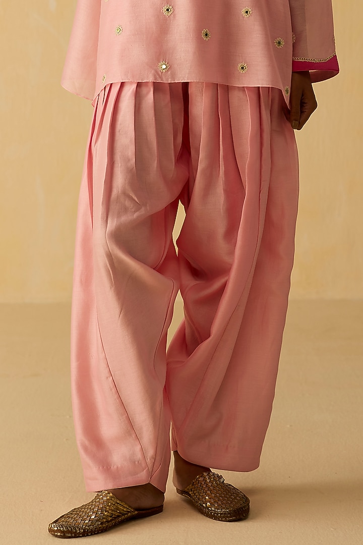 Lilac Silk Chanderi Embroidered Kurta Set by Shikha Mehta at Pernia's Pop Up Shop