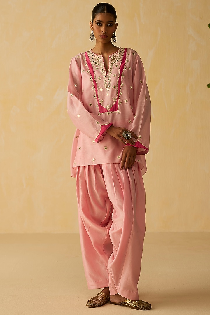 Lilac Silk Chanderi Embroidered Kurta Set by Shikha Mehta at Pernia's Pop Up Shop
