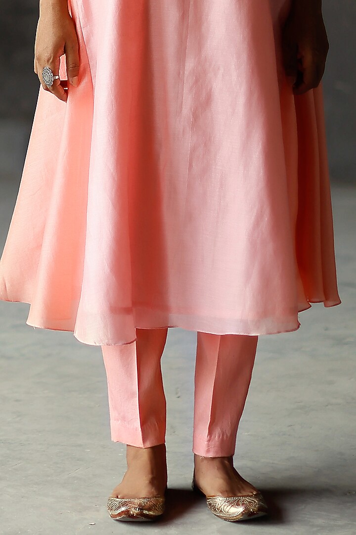 Soft Pink Kurta Set With Embroidered by Shikha Mehta at Pernia's Pop Up Shop