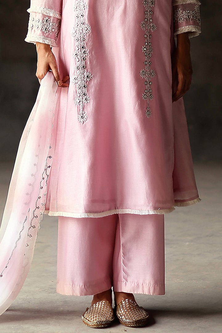 Lilac Embroidered Kurta Set by Shikha Mehta at Pernia's Pop Up Shop