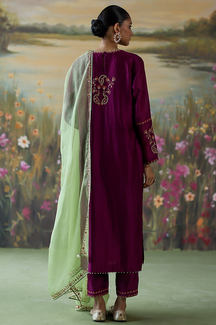 Aubergine Silk Chanderi Thread Hand Embroidered Straight Kurta Set by Shikha Mehta at Pernia's Pop Up Shop