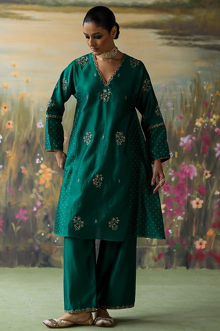 Emerald Green Silk Chanderi Thread Hand Embroidered Kurta Set by Shikha Mehta at Pernia's Pop Up Shop