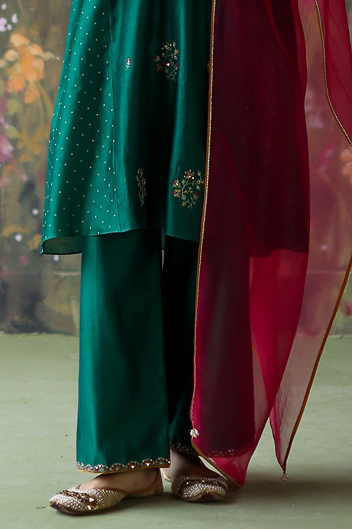 Emerald Green Silk Chanderi Thread Hand Embroidered Kurta Set by Shikha Mehta at Pernia's Pop Up Shop