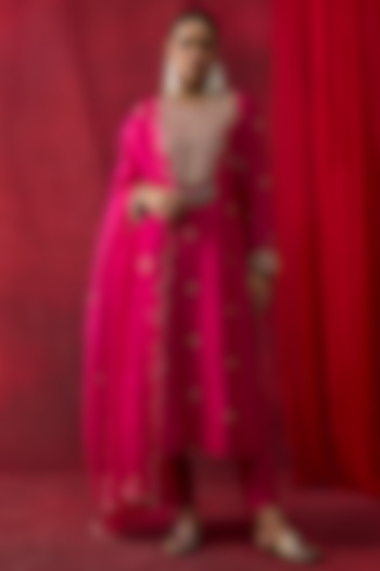 Pink Silk Chanderi Thread Hand Embroidered Kurta Set by Shikha Mehta at Pernia's Pop Up Shop