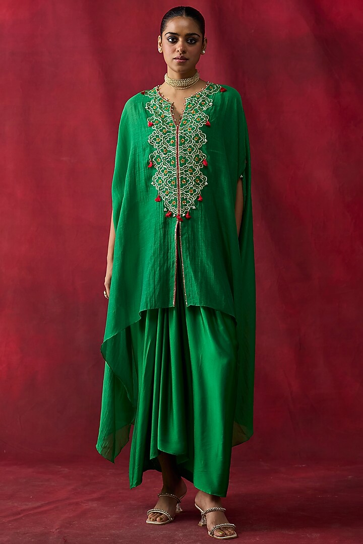 Green Thin Chanderi Thread Hand Embroidered Cape Set by Shikha Mehta at Pernia's Pop Up Shop