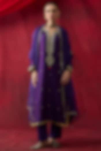 Purple Silk Chanderi Thread Hand Embroidered Kurta Set by Shikha Mehta at Pernia's Pop Up Shop