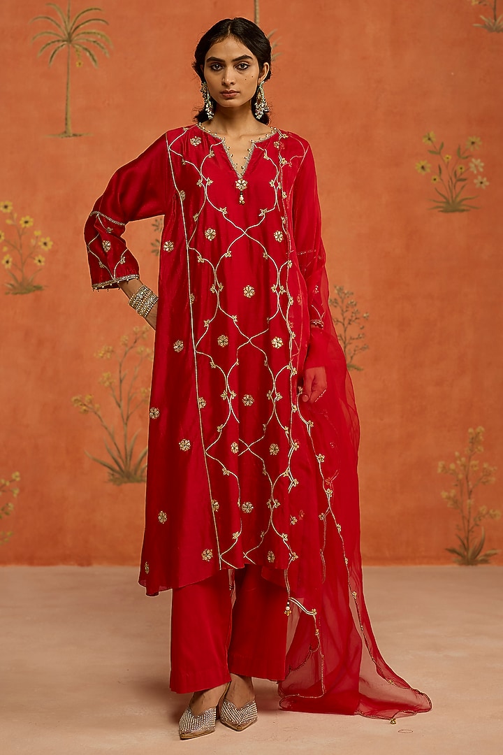 Red Silk Chanderi Dori Embroidered Kurta Set by Shikha Mehta at Pernia's Pop Up Shop