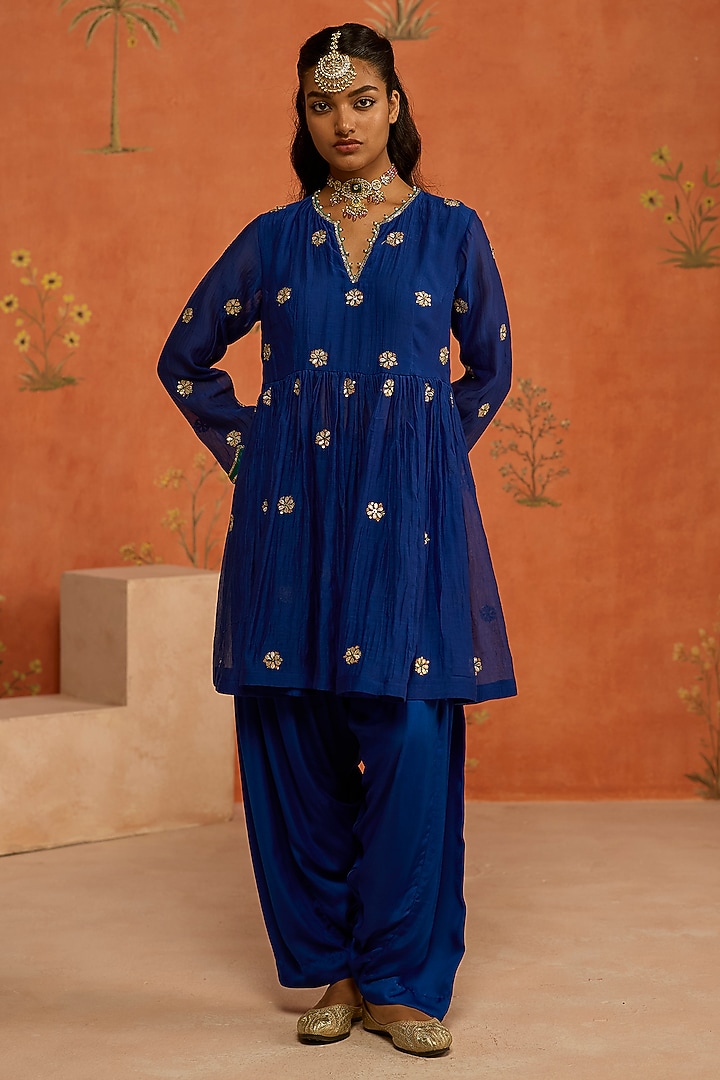 Blue Mul Chanderi Gota Embroidered Peplum Kurta Set by Shikha Mehta at Pernia's Pop Up Shop