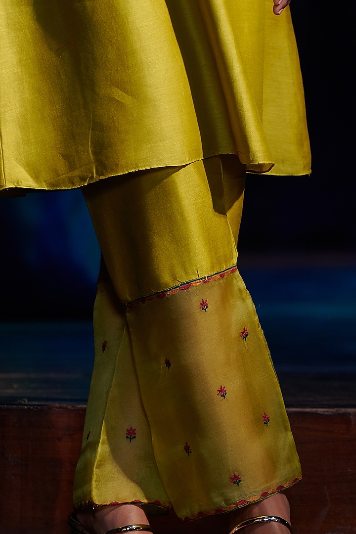 Lime Yellow Thread Embroidered Kurta Set by Shikha Mehta at Pernia's Pop Up Shop