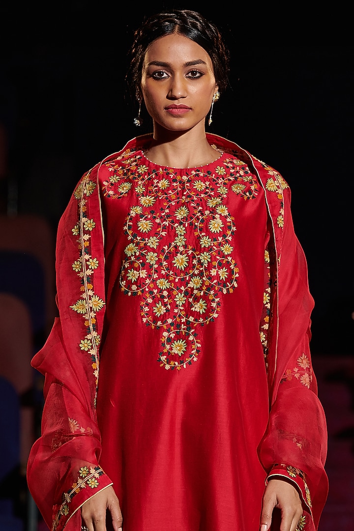 Berry Red Thread Embroidered Kurta Set by Shikha Mehta at Pernia's Pop Up Shop