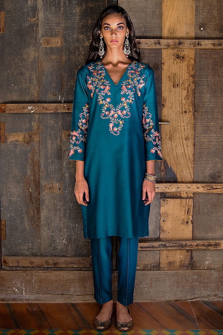 Teal Embroidered Kurta Set by Shikha Mehta at Pernia's Pop Up Shop