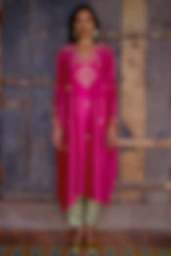 Fuschia Embroidered Kaftan Set by Shikha Mehta at Pernia's Pop Up Shop