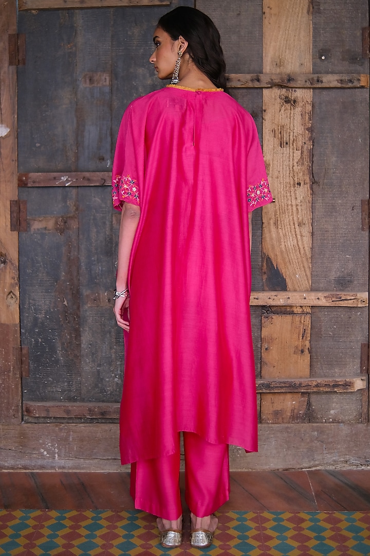 Fuschia Embroidered Kaftan Set by Shikha Mehta at Pernia's Pop Up Shop